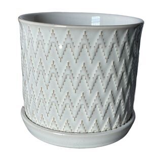 Sagebrook Ivory & Beige Chevron Designed Ceramic Planter For Home/Office